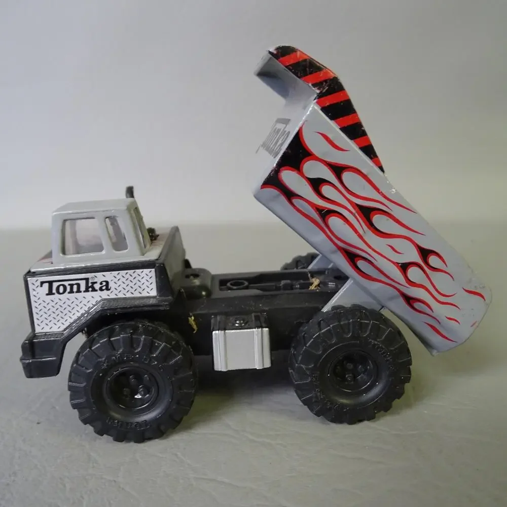 Maisto Hasbro Tonka Dump Truck Gray/Silver Red/Black Flames